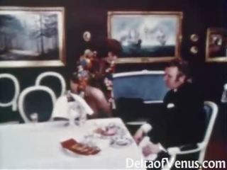 Vuosikerta seksi video- 1960s - karvainen läkkäämpi ruskeaverikkö - pöytä varten kolme