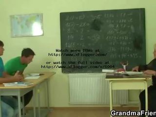 To studenter besluttet til faen deres gammel lærer
