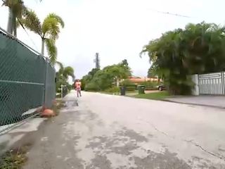Pawg virgo peridot mov apagado su enorme culo jogging