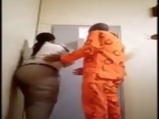 Женски пол затвор warden получава прецака от inmate: безплатно секс филм b1