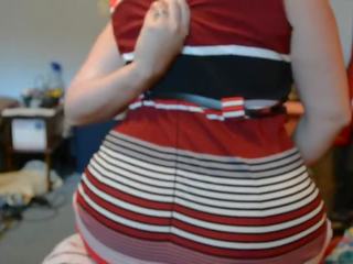 Curvy rød kjole stripping erting