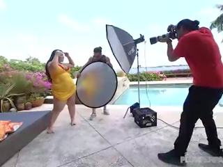 Skjønn bbw emma bailey fucks hingst photographer