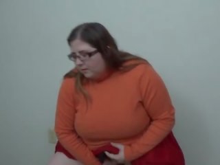 Velma reads & їде