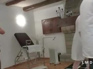 Ope gyneco helle deux grosses modnes dans la maison du sexe